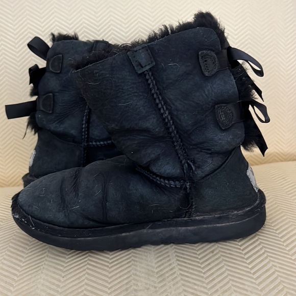 Girls Ugg Boots - Picture 3 of 6